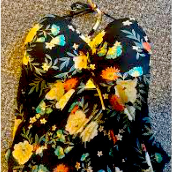 Kana sol bathing suit top - Picture 2 of 3